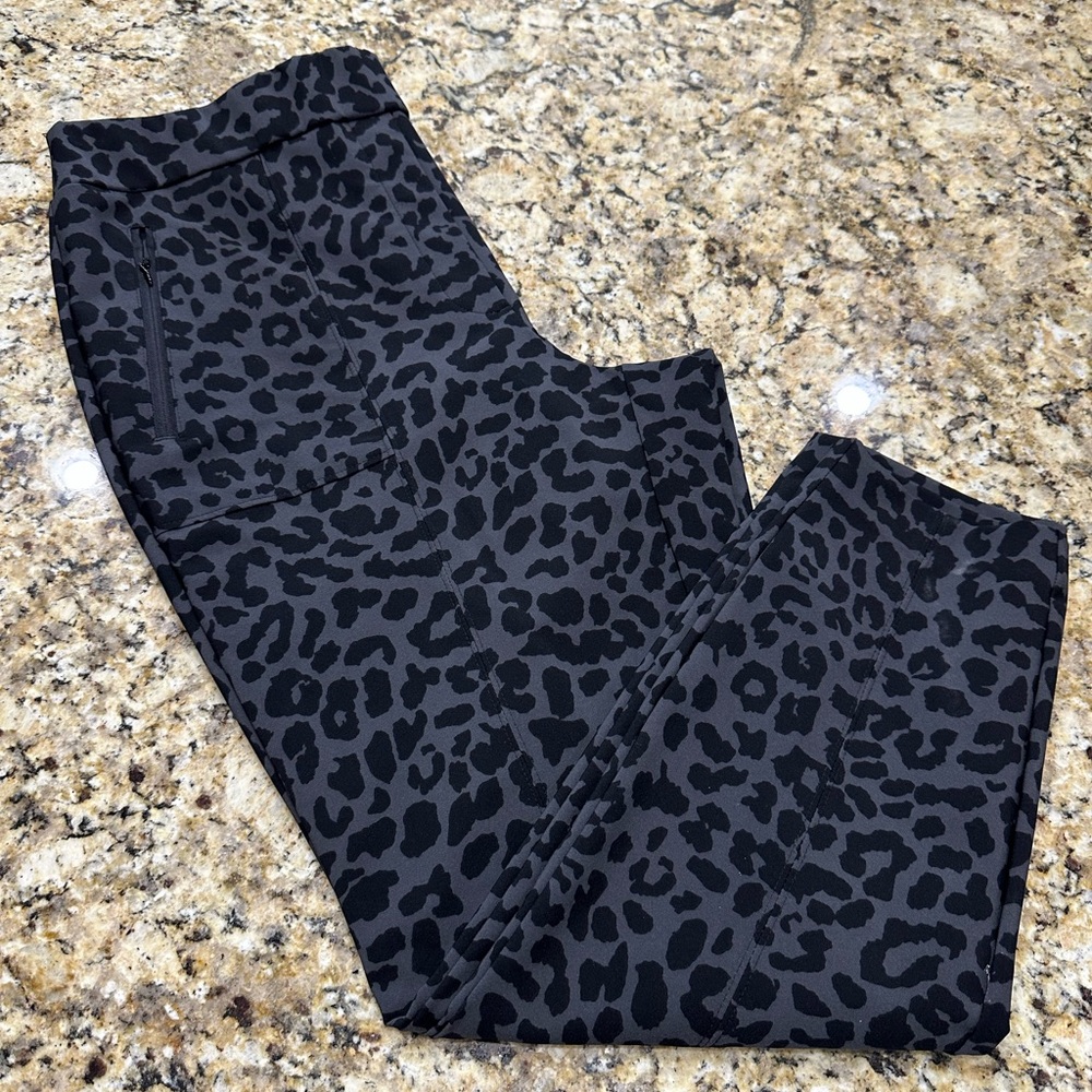Lane Bryant Black and Gray Leopard Print Pull On Pants with Zip Pockets Size 16 - Picture 5 of 9